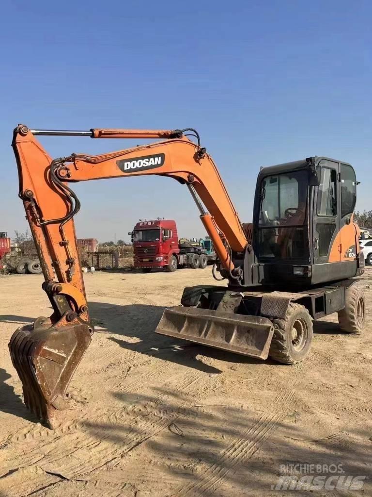 Doosan DX60W Колесни екскаватори