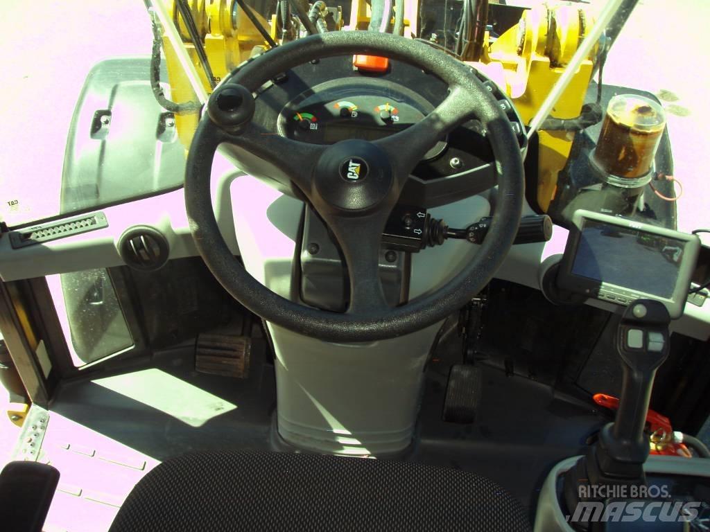 CAT 906 M Колесни товарачи
