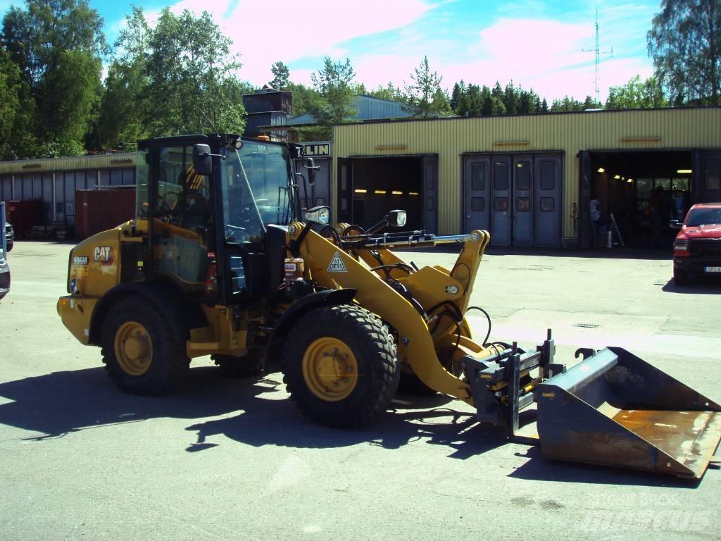 CAT 906 M Колесни товарачи