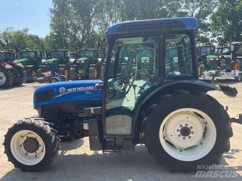New Holland T 4.85 Трактори