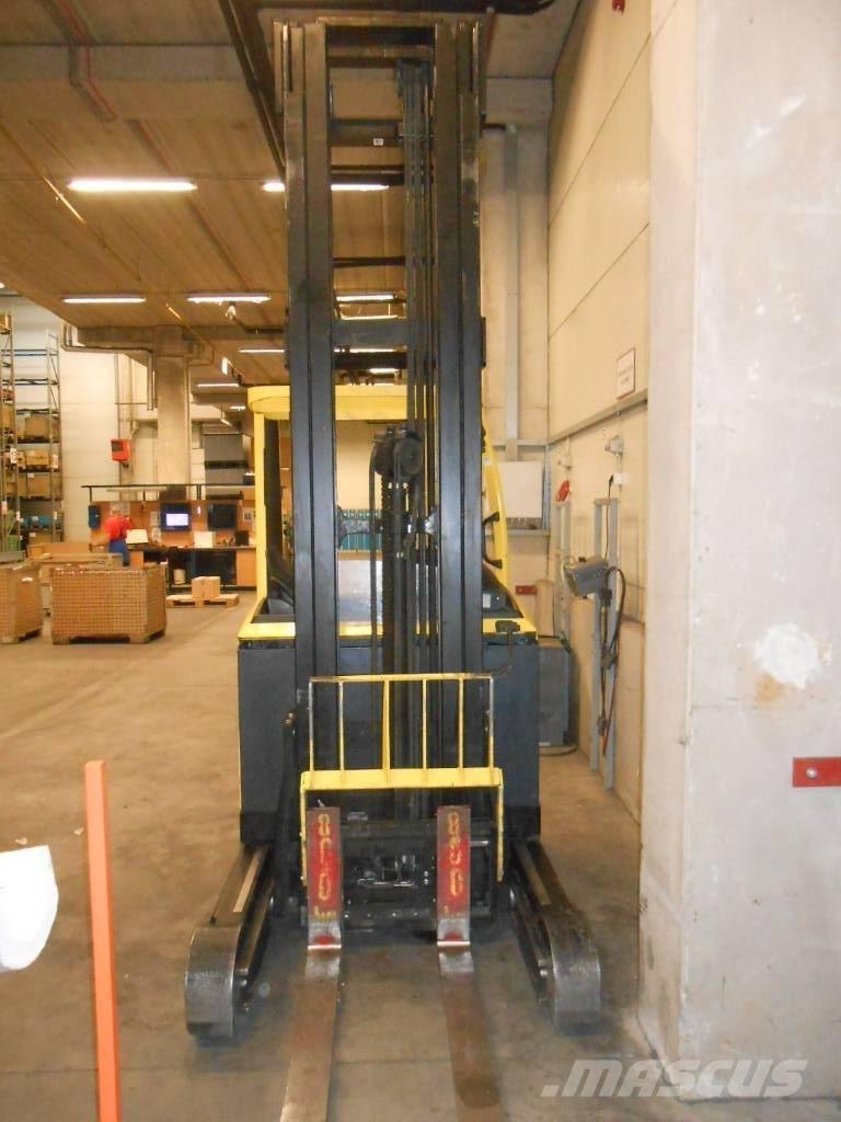 Hyster R 1.6 Ретрак/ Високоповдигач с изместване на вилката напред