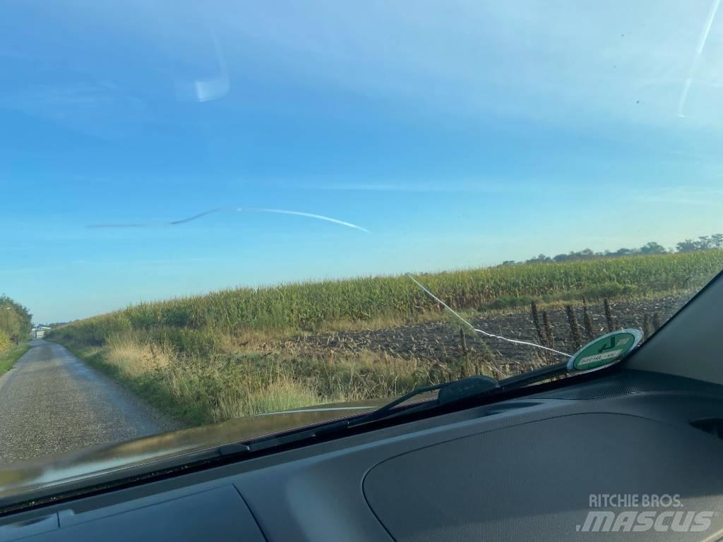 Isuzu D-MAX Пикапи