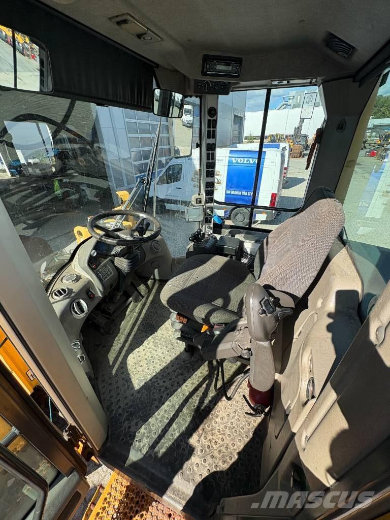 Volvo L110F Колесни товарачи