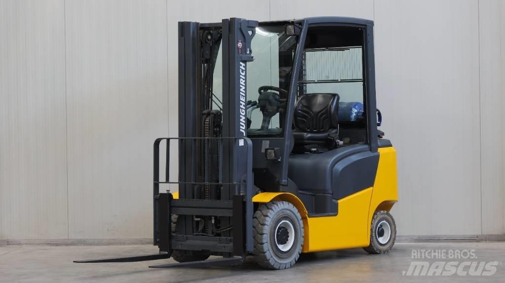 Jungheinrich TFG 320 Камиони с АГУ