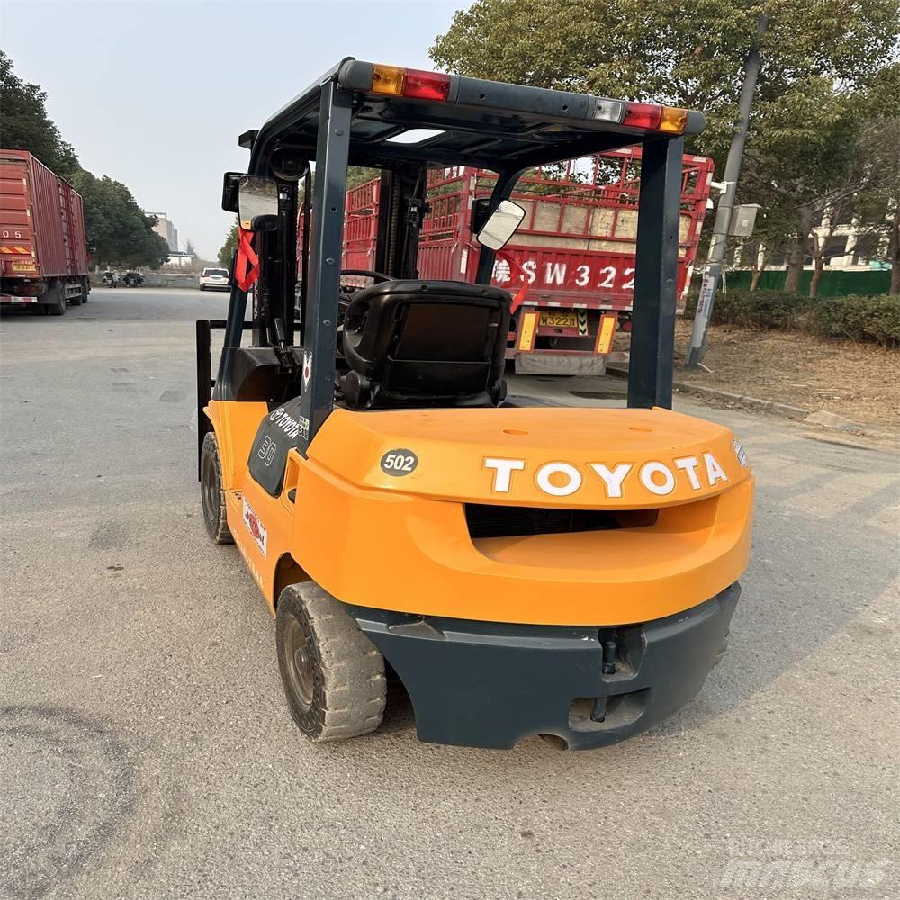 Toyota 62-7 FD N 30 Дизелови камиони