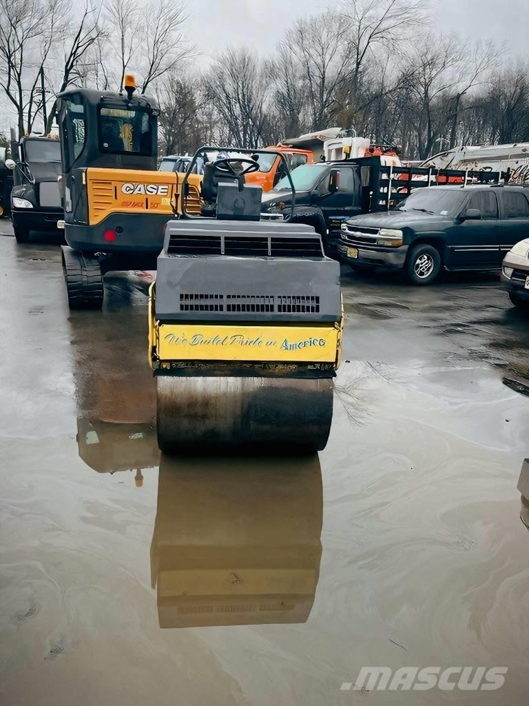 Bomag BW 100 AD-3 Двойни барабанни ролки
