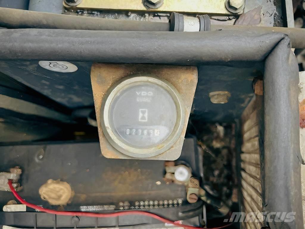 Bomag BW 100 AD-3 Двойни барабанни ролки
