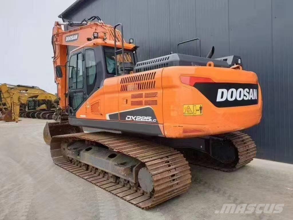 Doosan DX 225 LC Верижен екскаватор