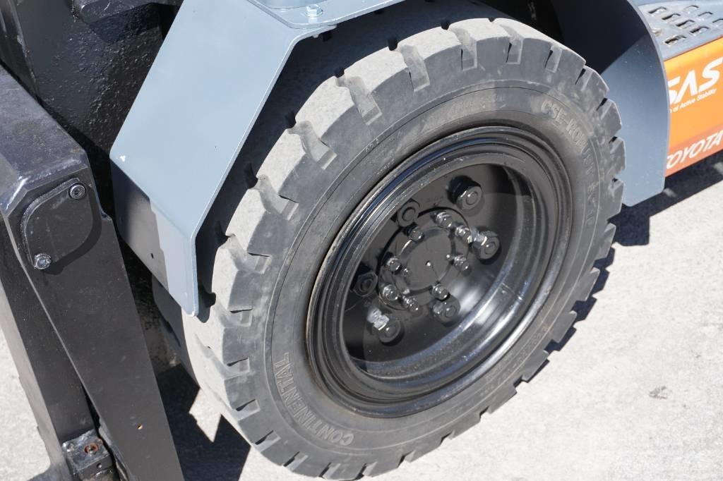 Toyota 52-8FDJF35 Дизелови камиони