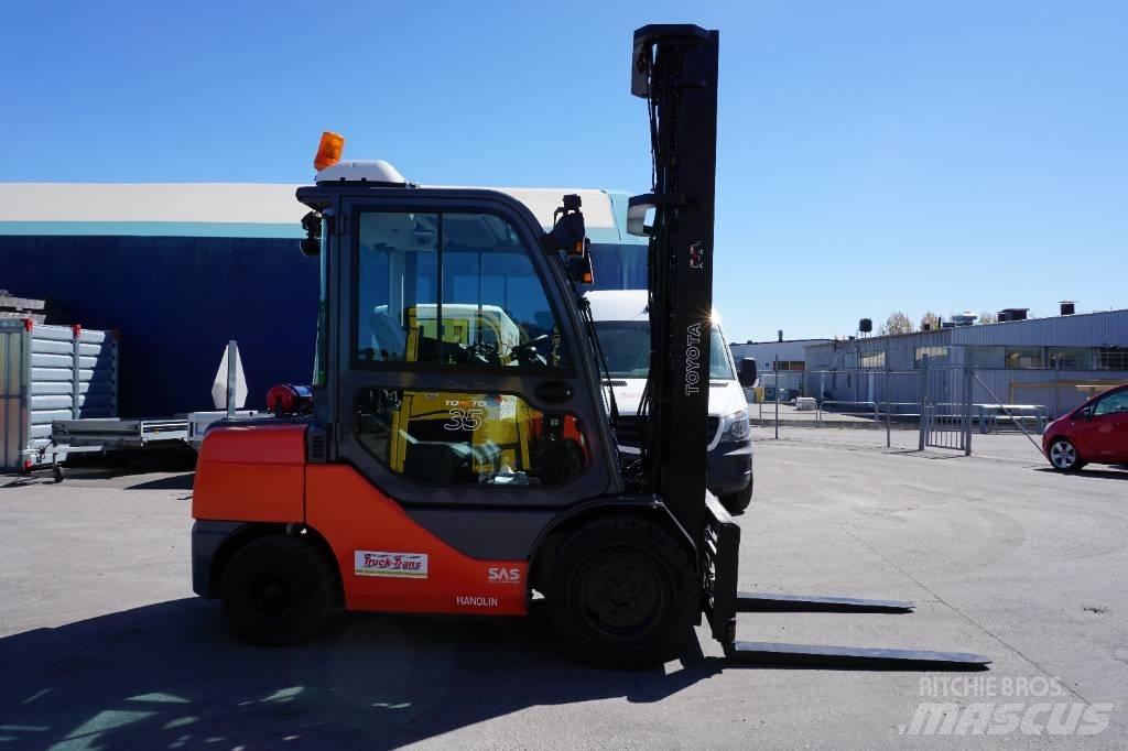 Toyota 52-8FDJF35 Дизелови камиони