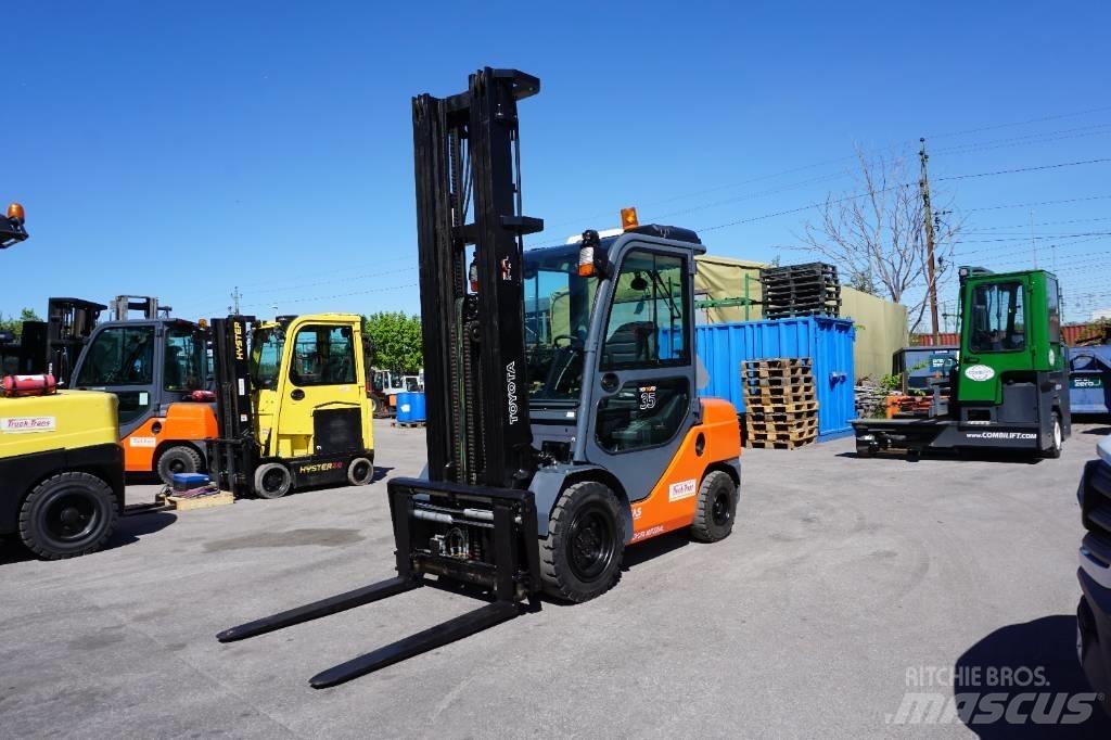 Toyota 52-8FDJF35 Дизелови камиони