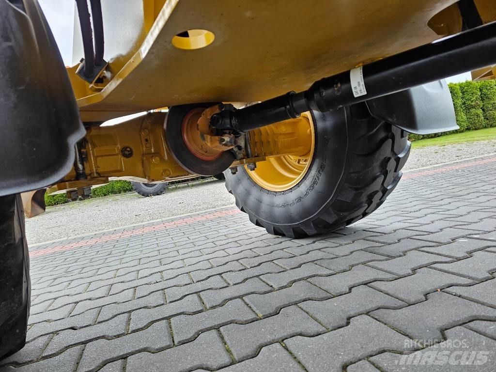CAT 906 M Колесни товарачи