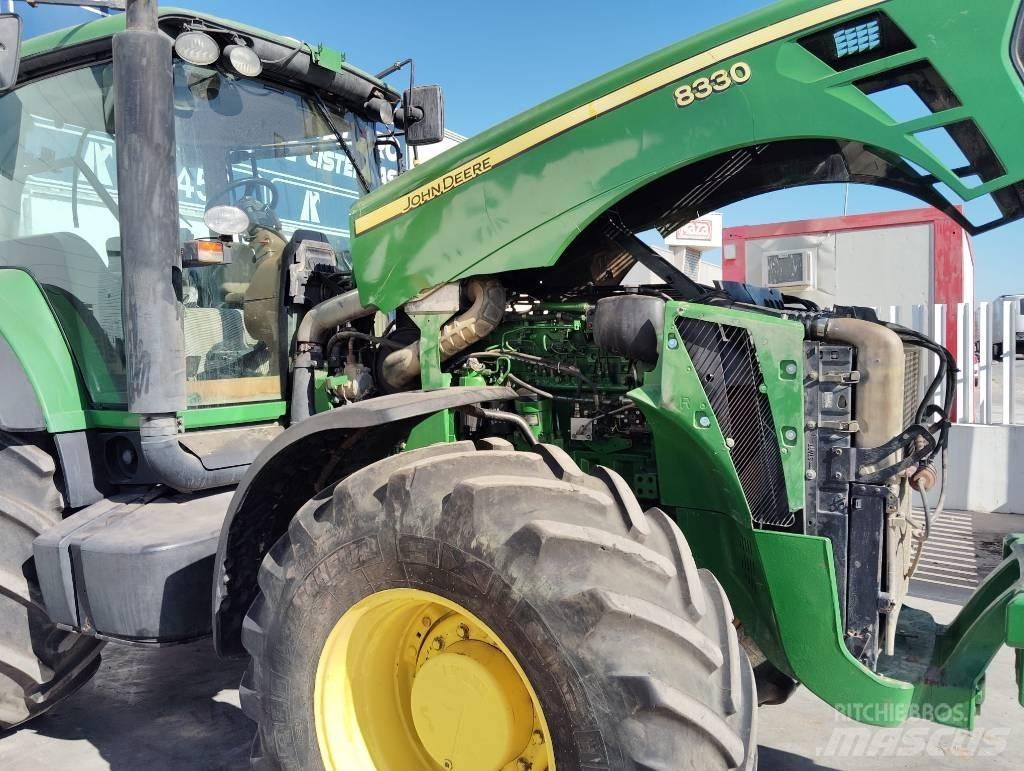John Deere 8330 Трактори
