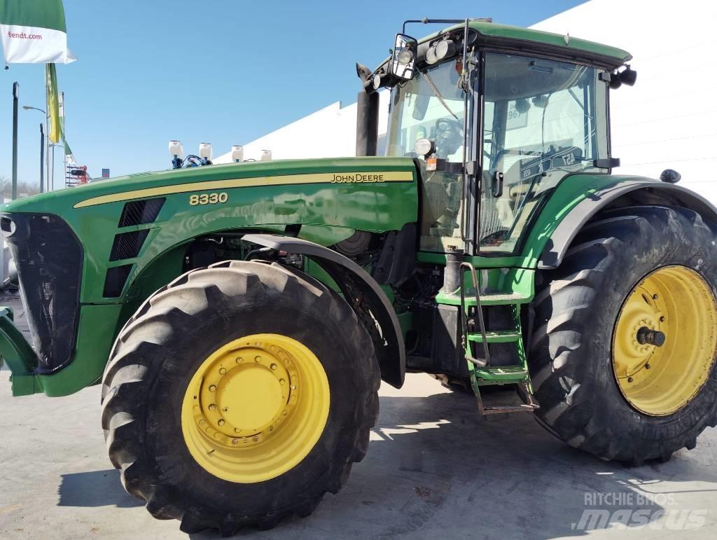 John Deere 8330 Трактори