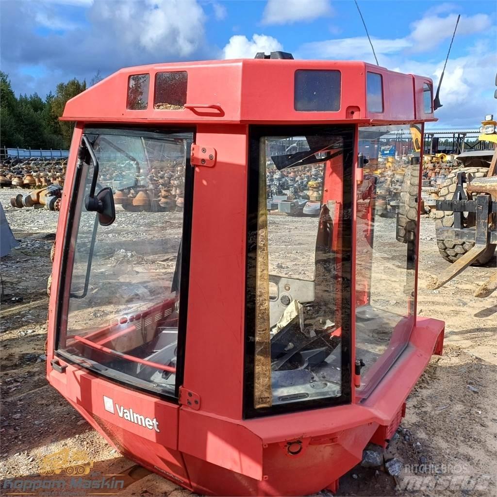 Valmet 941 Кабина