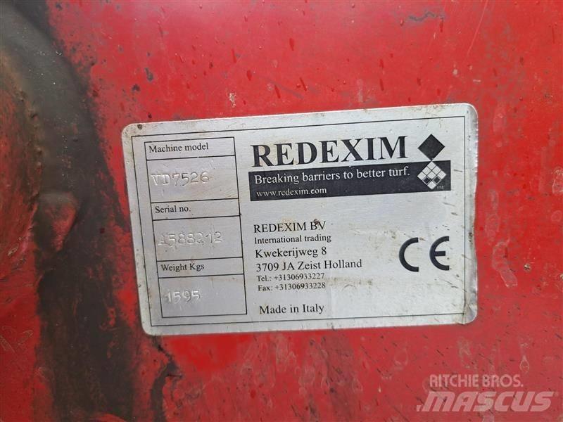 Redexim 7526 Оборудване за аериране и отстраняване на мъртви листа от тревни площи