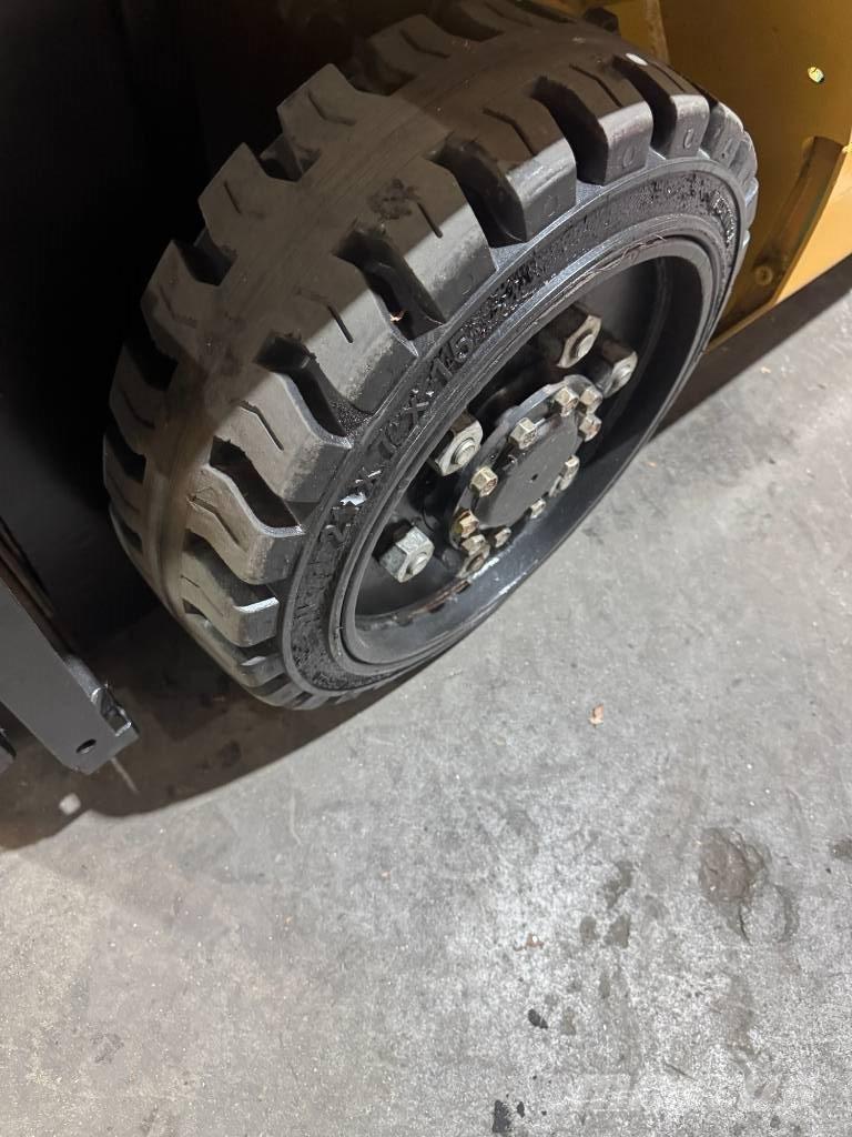 CAT FGC25N Вилични кари-повдигачи - други