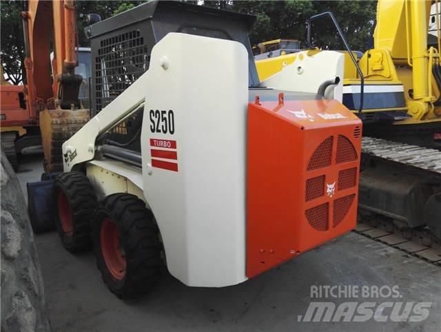 Bobcat S 250 Мини товарачи
