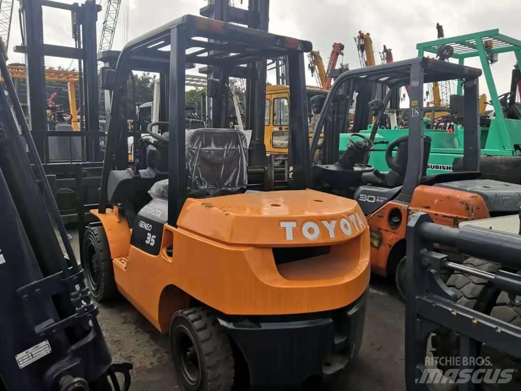 Toyota 3.5 ton Дизелови камиони