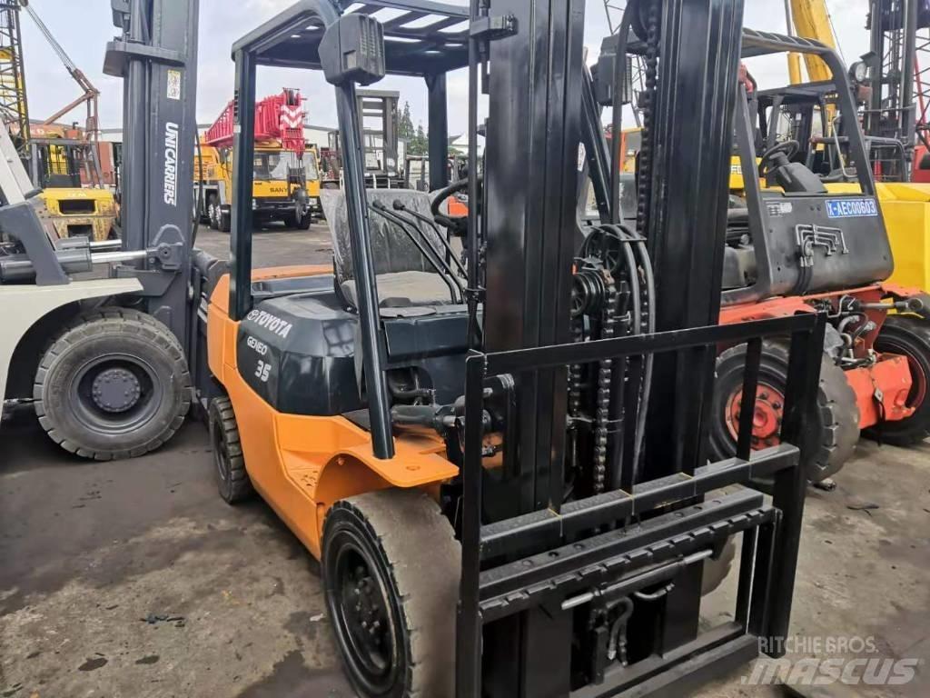 Toyota 3.5 ton Дизелови камиони