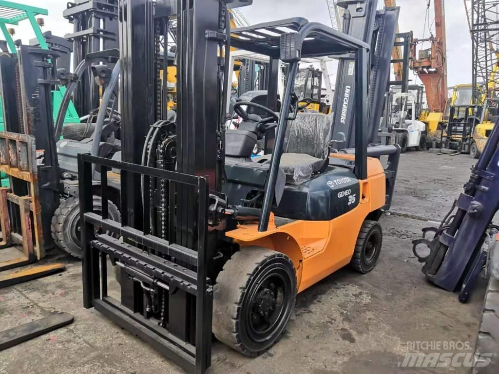 Toyota 3.5 ton Дизелови камиони