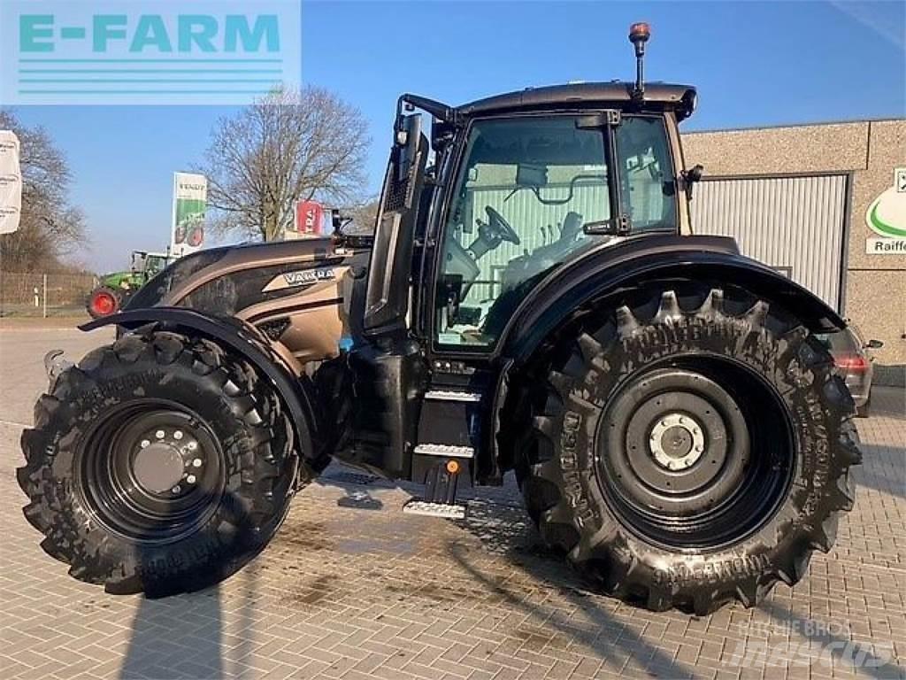 Valtra t215a Трактори