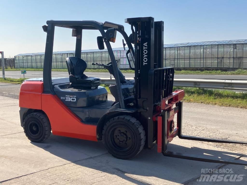 Toyota 52-8 FDF 30 Дизелови камиони