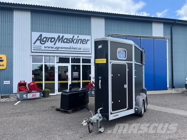Ifor Williams HB403 Полуремаркета за превоз на животни
