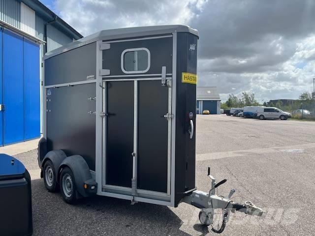 Ifor Williams HB403 Полуремаркета за превоз на животни
