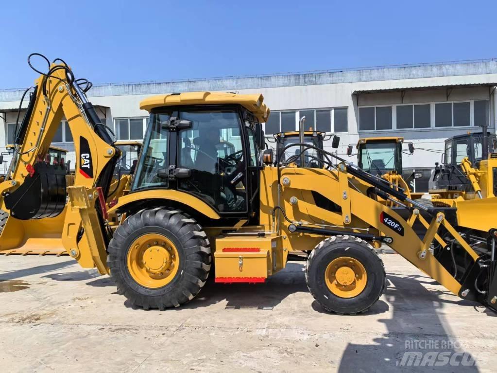 CAT 420 F Товарач със заден ексватор