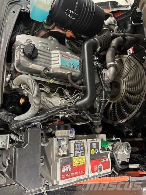 Toyota 02-8 FDF 30 Дизелови камиони