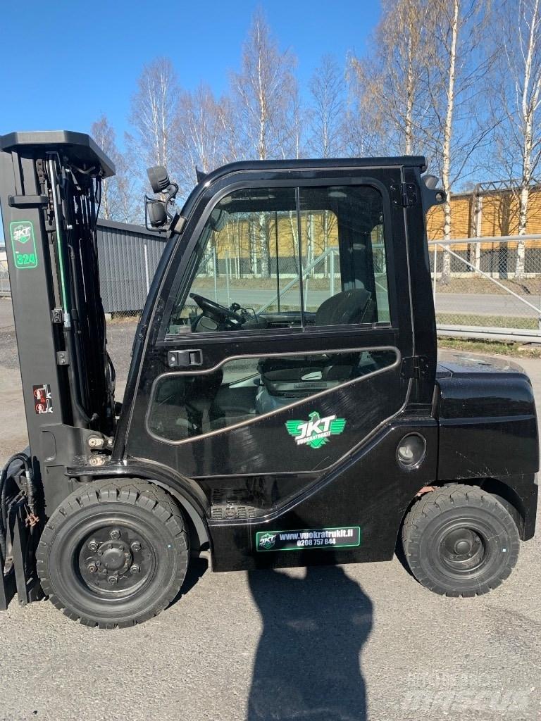 Toyota 02-8 FDF 30 Дизелови камиони