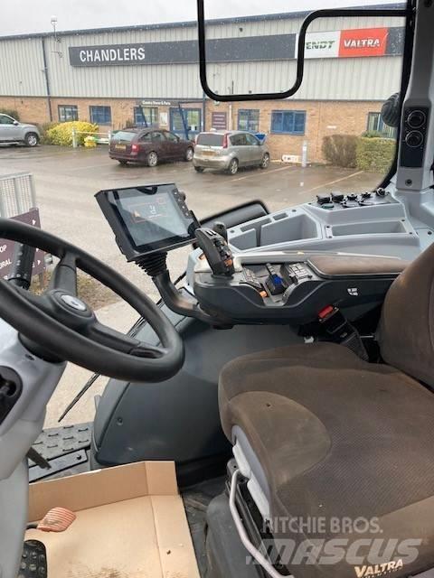 Valtra T 254 V Трактори