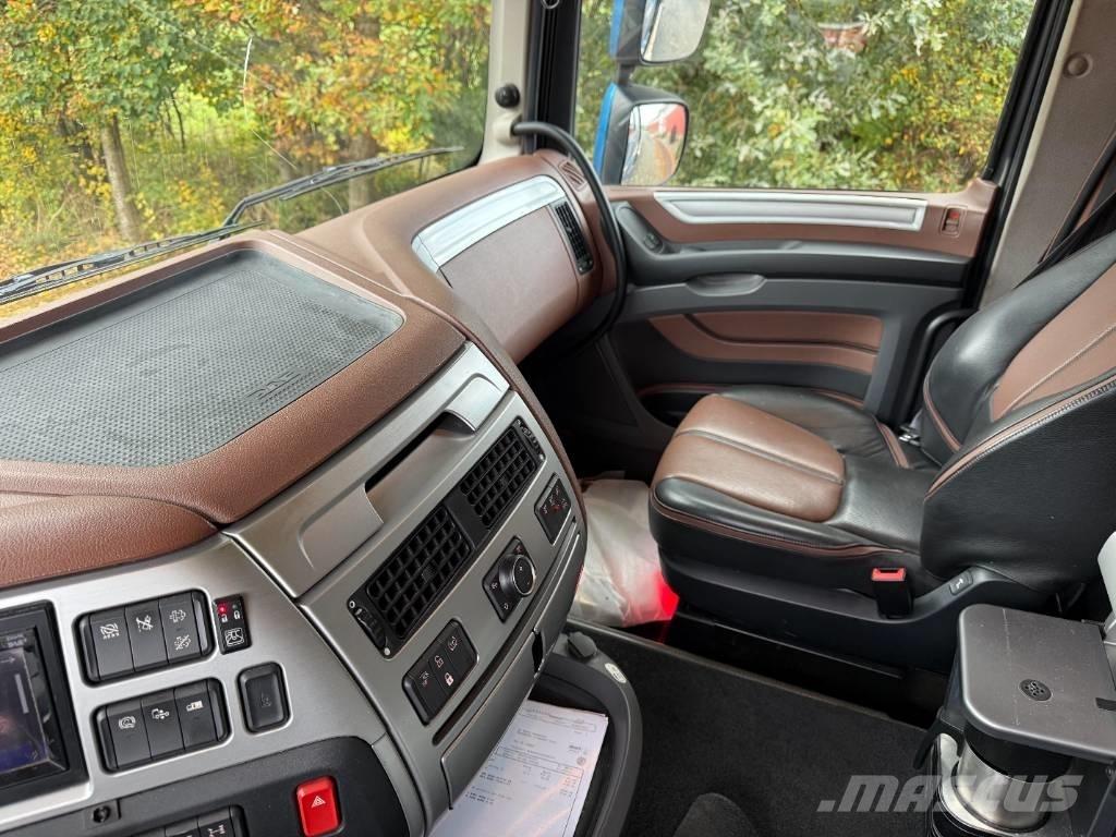 DAF XF 530 6x4 Камиони за превоз на горски машини
