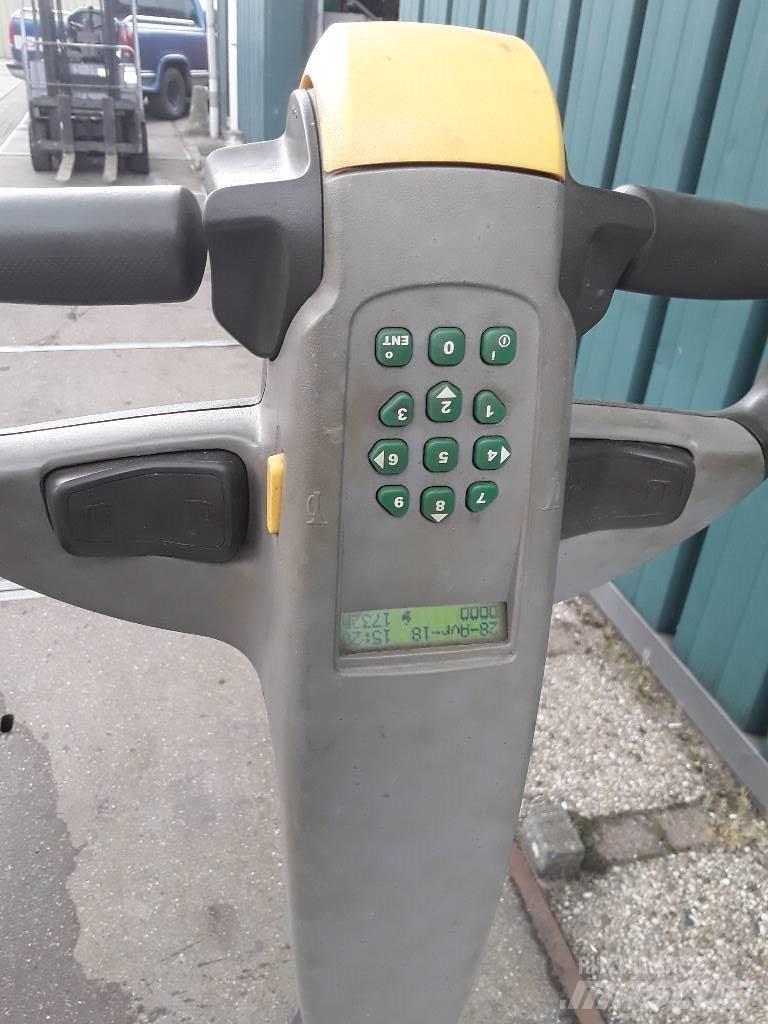 Nissan PLL160 Нископовдигач