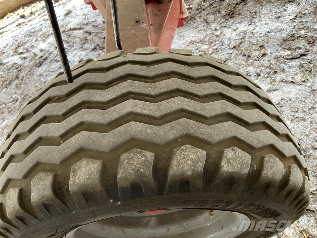 Kuhn GF 13012 T Гребла и сенообръщачки