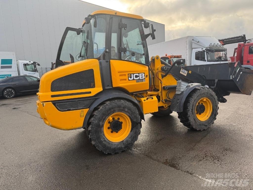 JCB 409 SV Товарач със заден ексватор