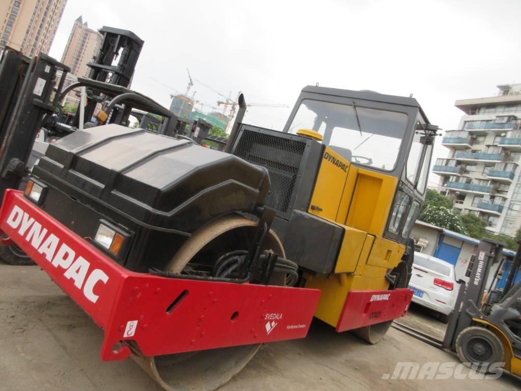 Dynapac CC 421 Двойни барабанни ролки
