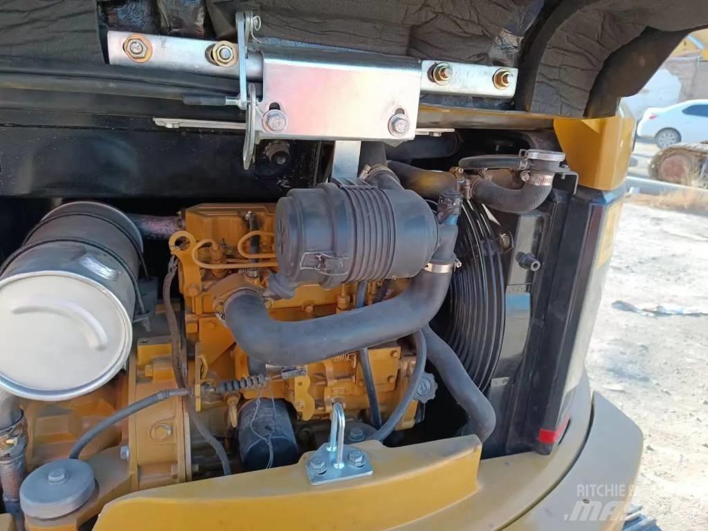 CAT 303 CR Мини екскаватори < 7 т