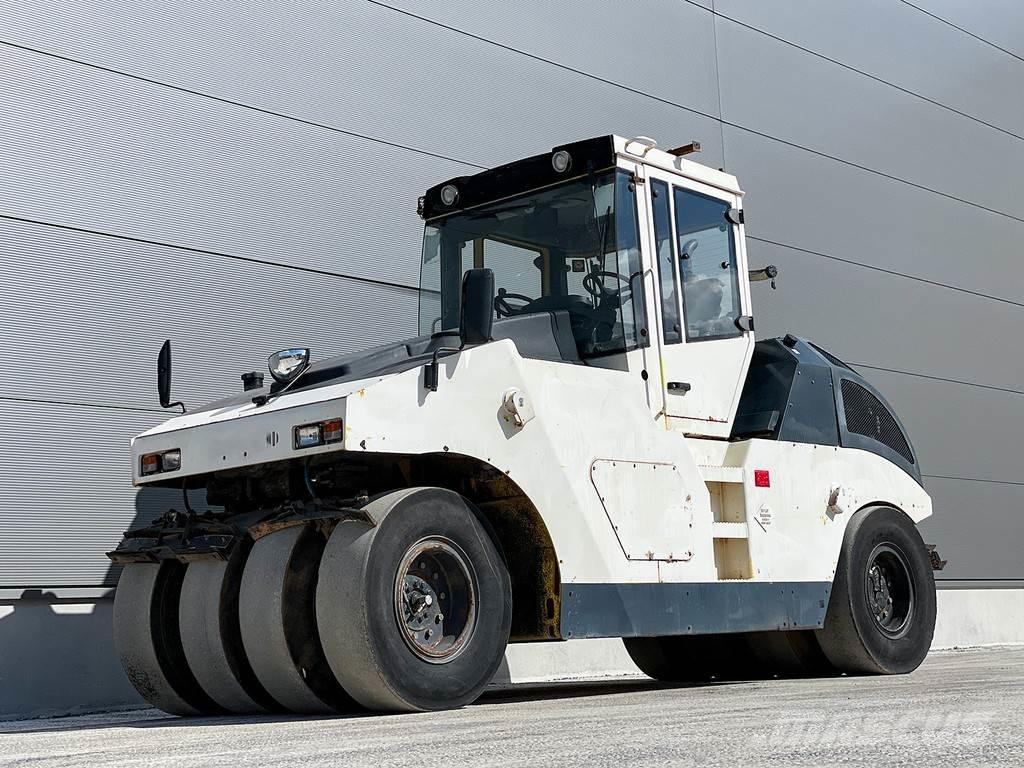Bomag BW 24 RH Пневматични гумени  ролки
