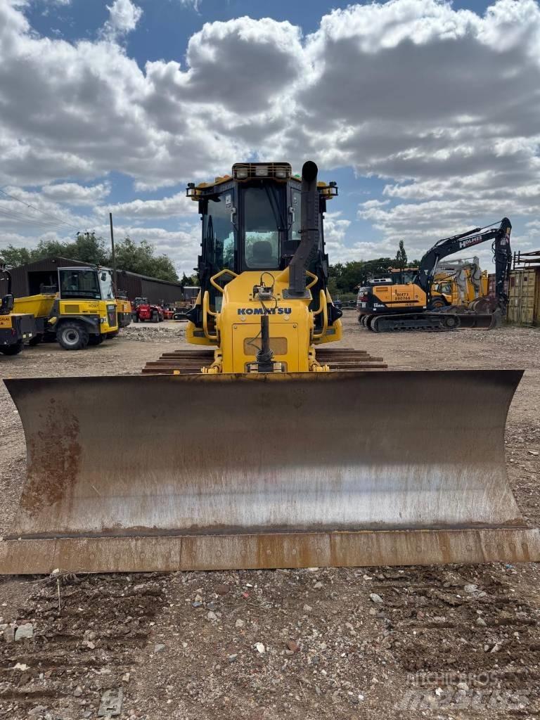 Komatsu D51PX-24 Верижни булдозери
