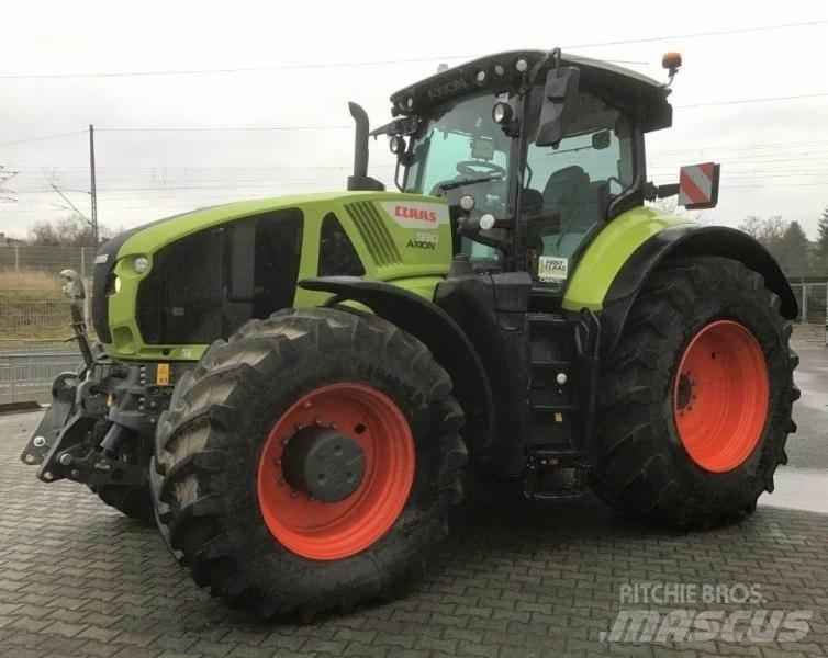 CLAAS AXION 930 Трактори