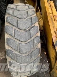 CAT 910 Колесни товарачи