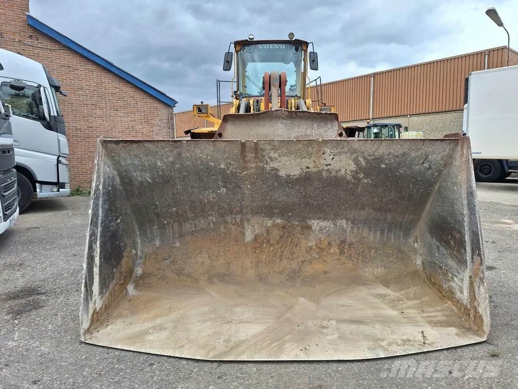 Volvo L220D Колесни товарачи