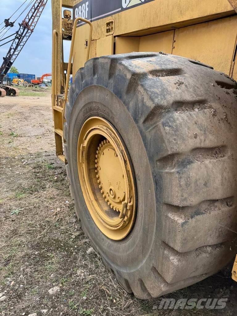 CAT 988F Колесни товарачи