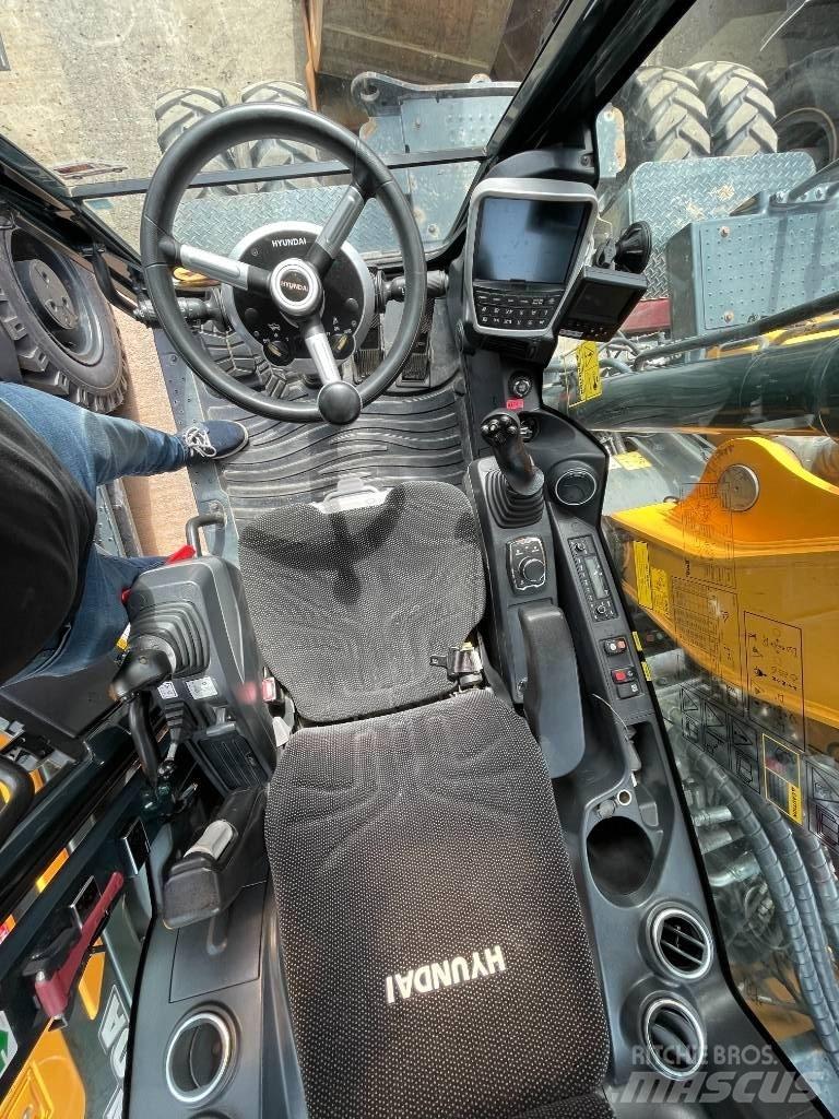 Hyundai HW140 Колесни екскаватори