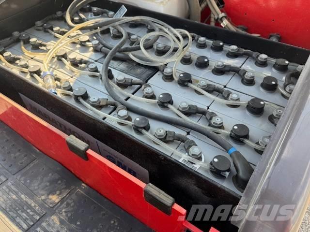 Manitou ME 425 Електрически вилични кари-повдигачи