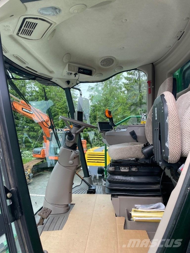 John Deere W540 Комбайни