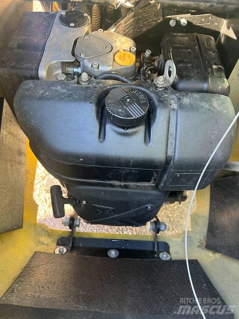 JCB HT D5 Верижни дъмпери