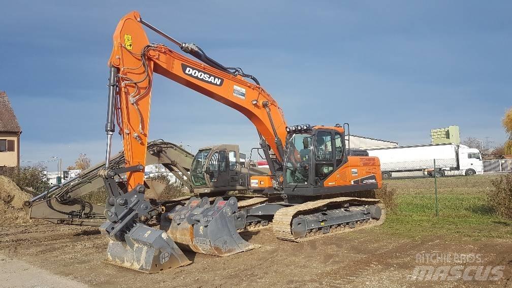Doosan DX 225 Верижен екскаватор